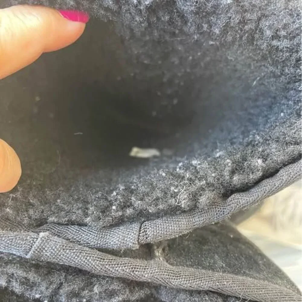 Size 8 tall Uggs - Picture 2 of 4